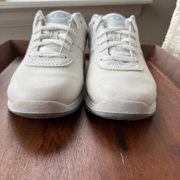 Dexter Bowling Shoes Women's Size 8.5 White Blue Slide-Rite Non-Marking Rubber - Picture 2 of 10